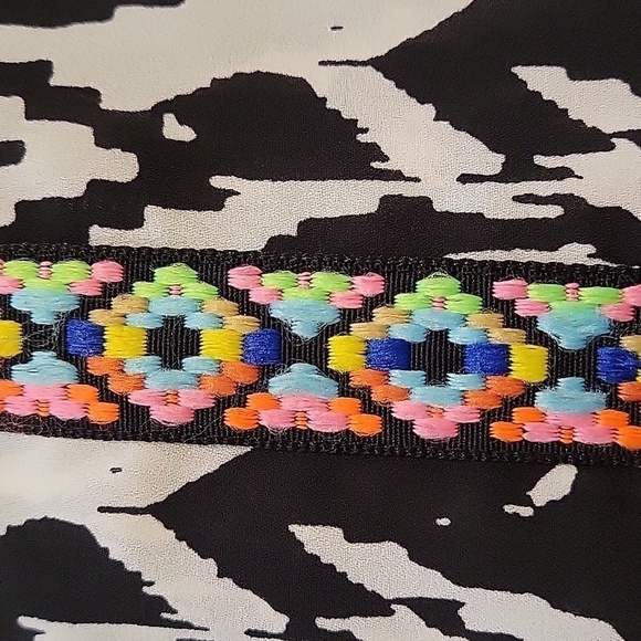 Society Girl small black and white print with colorful embroidery tank top - Picture 3 of 6